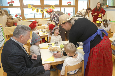 Tradicionalni slovenski zajtrk  vrtec Cerknica 14 Foto Ljubo Vukelič